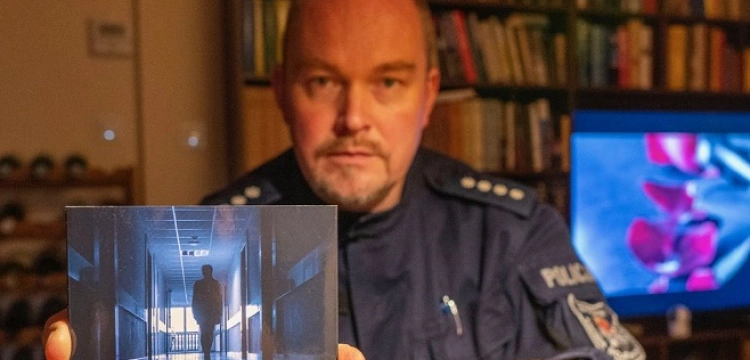 Niecodzienna piękna akcja policjanta ze Szczecina. Aby ratować chorego chłopca wydał płytę [Wideo]