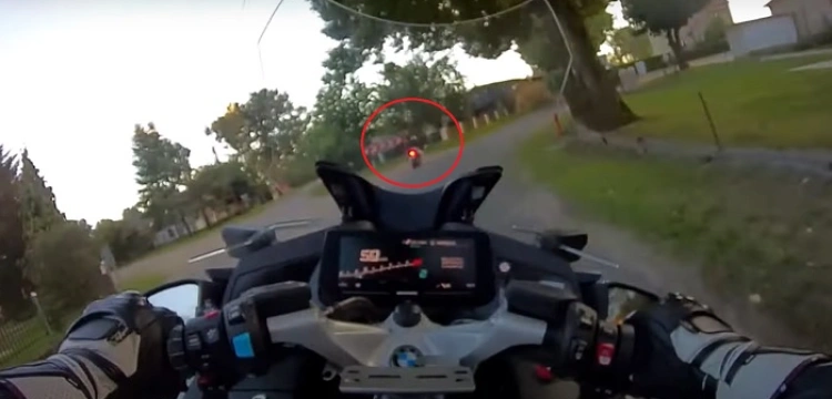 Spekakularny pościg słupskiej policji za motocyklistą pijanym i... bez prawa jazdy [Wideo]