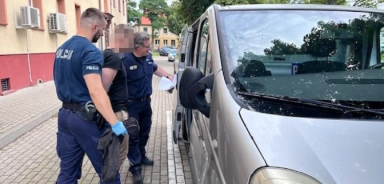 Cela plus! Miał na koncie 10 listów gończych. Ujęła go policja z Lęborka