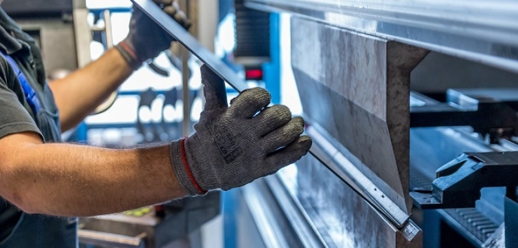 Uproszczone zatrudnianie cudzoziemców spoza UE w branżach strategicznych