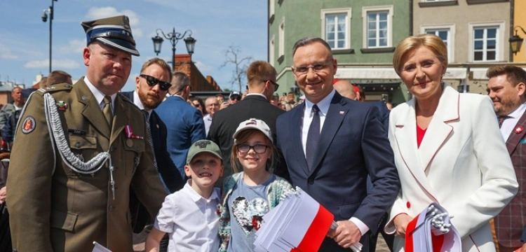 „To barwy, które nas jednoczą” – prezydent Duda podczas obchodów Dnia Flagi RP