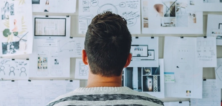 Przegląd kariery programisty komputerowego: kursy, umiejętności i wymagania