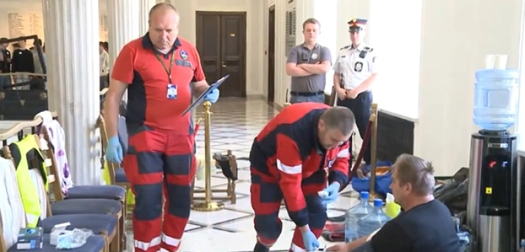 Niepokojące informacje ws. głodujących w Sejmie rolników