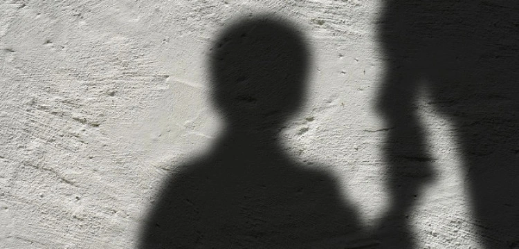 Kolejny raport Państwowej Komisji ds. pedofilii. Przygniatająca większość sprawców to mężczyźni