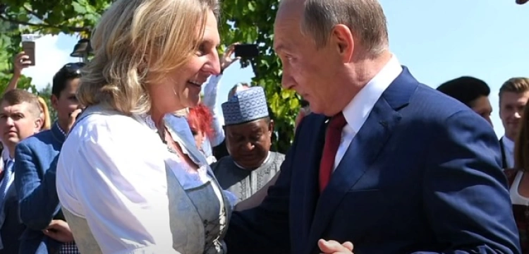 Światowe media ujawniają: Austria finansuje Putina grając „neutralnością”