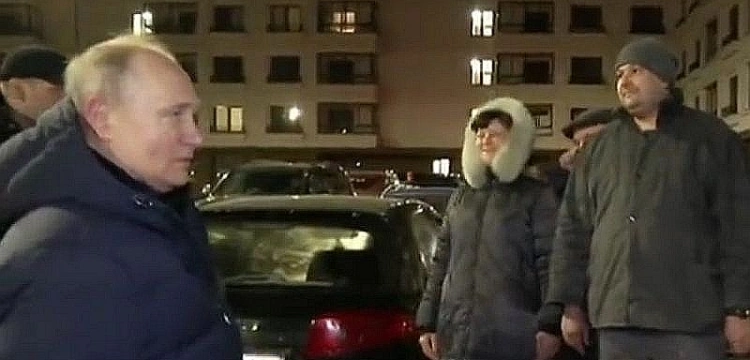 „Jak na złodzieja przystało, Putin odwiedził ukraiński Mariupol pod osłoną nocy”