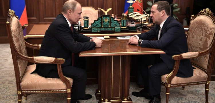 Miedwiediew: Warszawa dostanie swój radioaktywny popiół