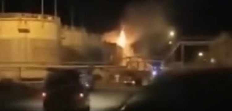 Rosja: rafineria stanęła w ogniu. Atak drona?