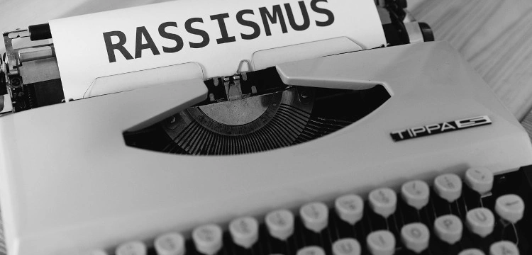 Berlin. Rasistowski atak na Polaków. Kobieta z synem pobici, bo rozmawiali po polsku