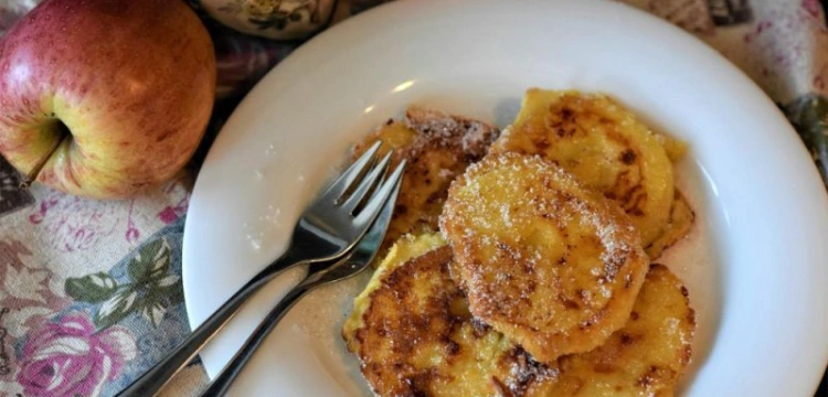 Pamiętasz racuchy babci? Przepis idealny na piątek!