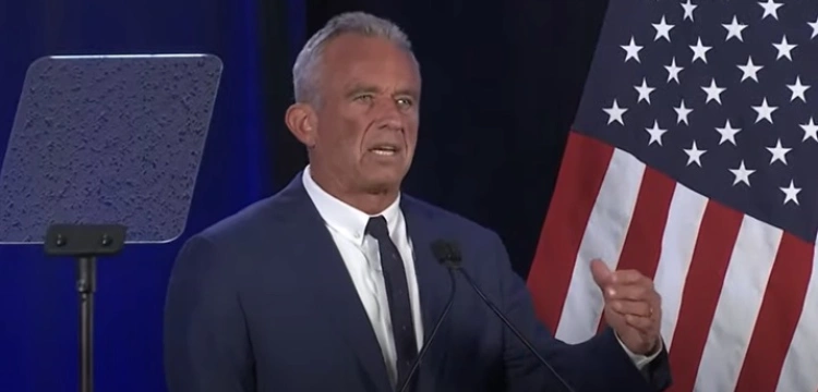 fronda, portal poświęcony, informacje z polski, informacje z świata Robert F. Kennedy Jr. wycofuje się z wyścigu prezydenckiego i popiera Donalda Trumpa