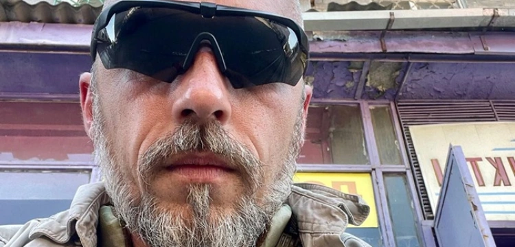 „Strefa śmierci i pajęczyny światłowodów”. Wywiad z Robertem Pożogą o medycynie frontowej, dronach i codzienności wojny na Ukrainie [Zdjęcia]
