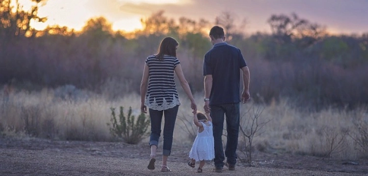 Sondaż. Niepokojące dane dotyczące posiadania dzieci wśród młodych Polaków