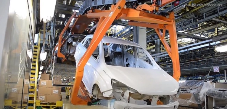 Moscow Times: Sankcje zabijają rosyjską motoryzację – spadek produkcji aż o 67 poc.