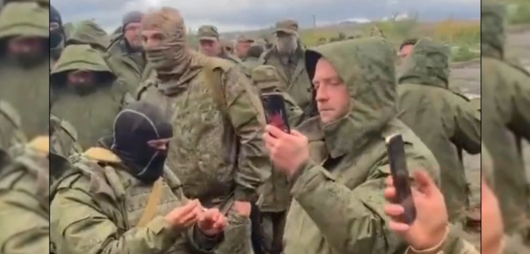 Rosyjscy żołnierze „traktowani jak bydło”. Buntują się i publikują filmy w sieci