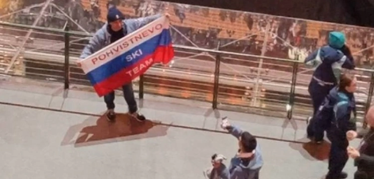 Rosyjska flaga mimo zakazu na trybunach Igrzysk Olimpijskich w Mediolanie