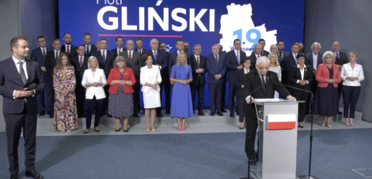 Kto na pierwszych miejscach PiS? Jarosław Kaczyński zaprezentował kandydatów