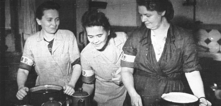 Co jedli powstańcy? Przepis na zupę „plujkę”