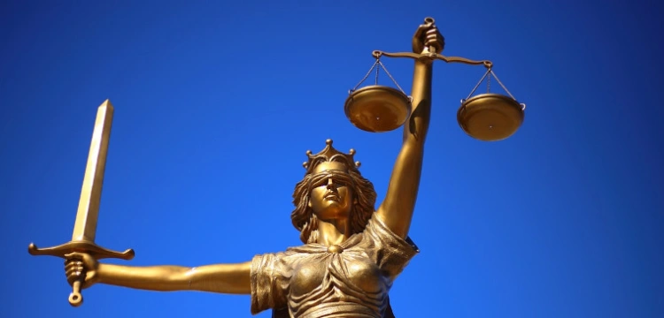 Prowadził po alkoholu. Teraz sędzia z Suwałk przechodzi na emeryturę i… zyskuje finansowo