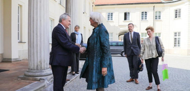 Zwrot zrabowanych dóbr kultury. Prof. Gliński spotkał się niemiecką minister kultury