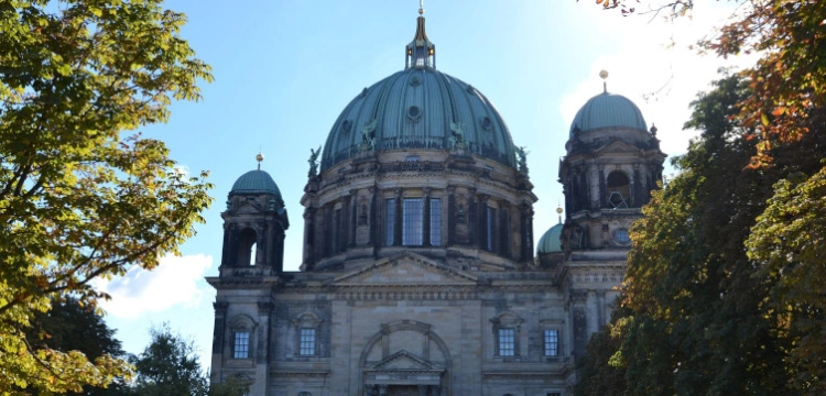 Tysiące nieruchomości chrześcijan różnych wyznań w Niemczech przejmie państwo