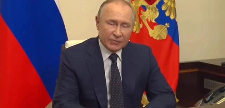 Bezradny i przegrywający na Ukrainie Putin straszy