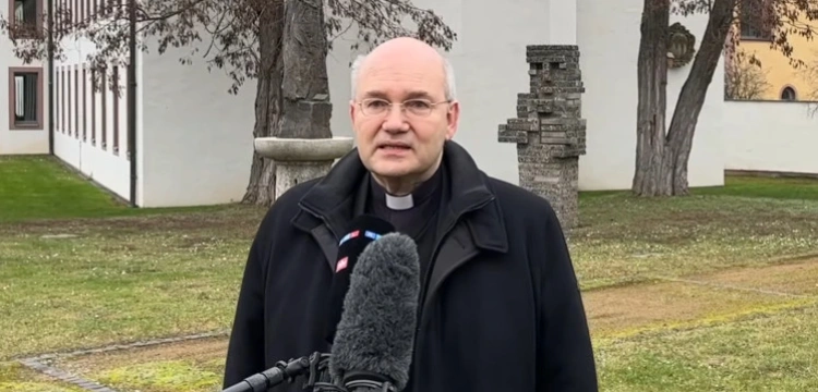 Niemieckie herezje. Bp Dieser: Antykoncepcja wzmacnia ochronę życia