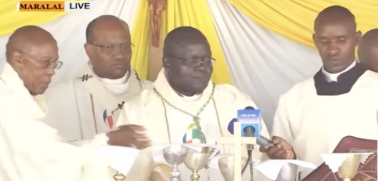 Błogosławienie związków homoseksualnych. Bp Joya: To strefa zakazana