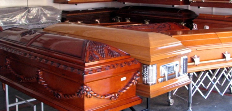 „Dla nas śmierć – to zysk”. Drastyczny wzrost cen pogrzebów