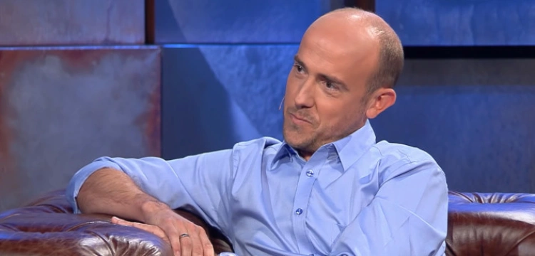 W PO jak w kalejdoskopie. Tusk prezentuje pomysł, z którego wcześniej… drwił Budka