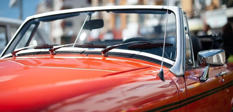 Jak wygląda proces korekty lakieru?