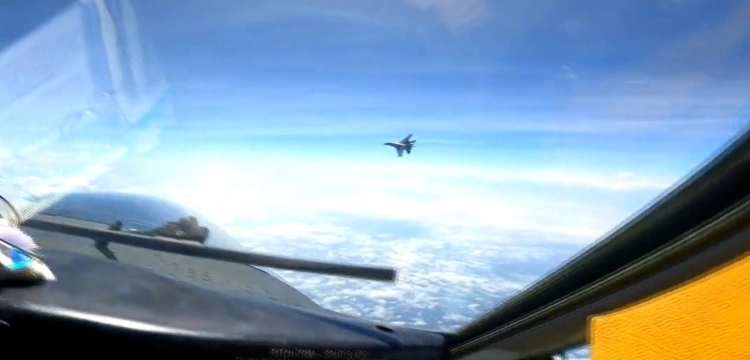 Groźny manewr chińskiego myśliwca. Armia USA zabiera głos, jest nagranie