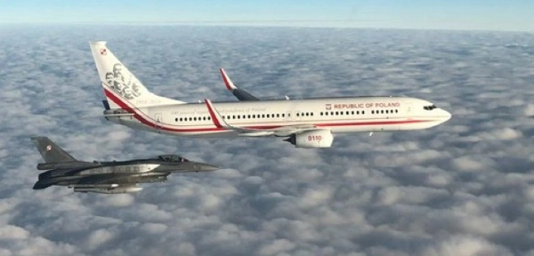 Polscy piłkarze w asyście myśliwców F-16 lecą na mundial do Kataru