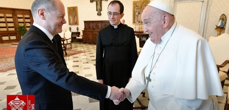 Papież przyjął kanclerza Niemiec nietypowym prezentem
