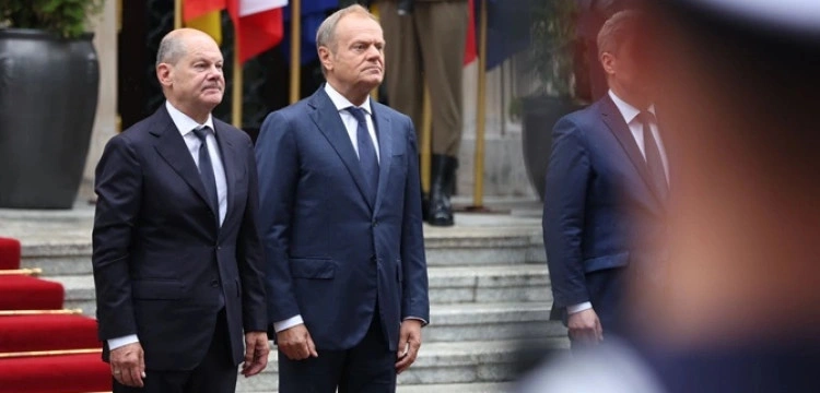 Niemieckie media: Tusk chce zająć miejsce Scholza