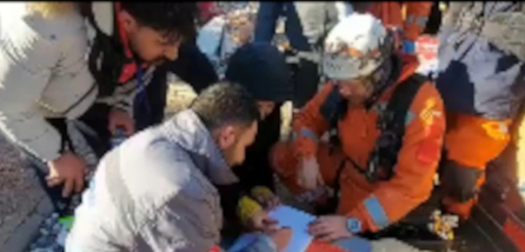 [ZOBACZ!] Polscy strażacy w Turcji uratowali spod gruzów już 11 osobę