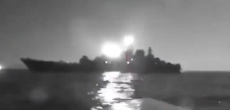 [ZOBACZ!] Skuteczny ukraiński atak na rosyjski okręt wojenny