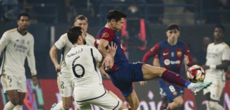 [ZOBACZ!] Fantastyczne trafienie Lewandowskiego przeciwko wielkiemu rywalowi