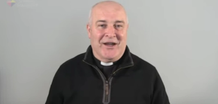 Anglikański biskup chce „poprawiać” Jezusa ws. modlitwy „Ojcze nasz”