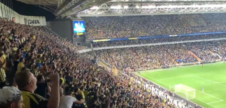 [ZOBACZ!] Haniebne zachowanie tureckich kibiców! Oto, co krzyczeli do Ukraińców