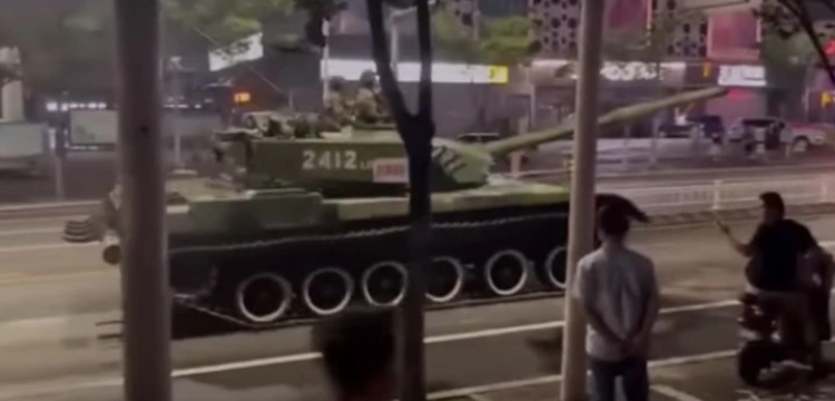 Dramatycznie w Chinach. Czołgi strzegą dostępu ludziom do ich oszczędności bankowych