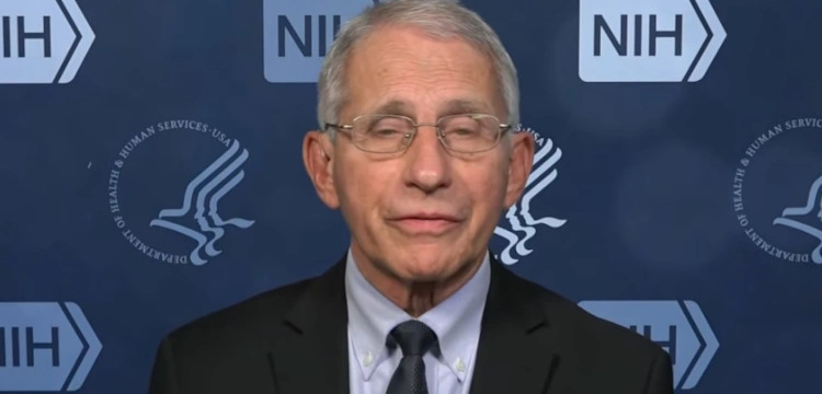 Doradca Bidena straszy niezaszczepionych: Zobaczycie zimą!