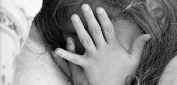 Przerażające znęcanie się nad 3-letnią dziewczynką w Wejherowie – 23-latek aresztowany