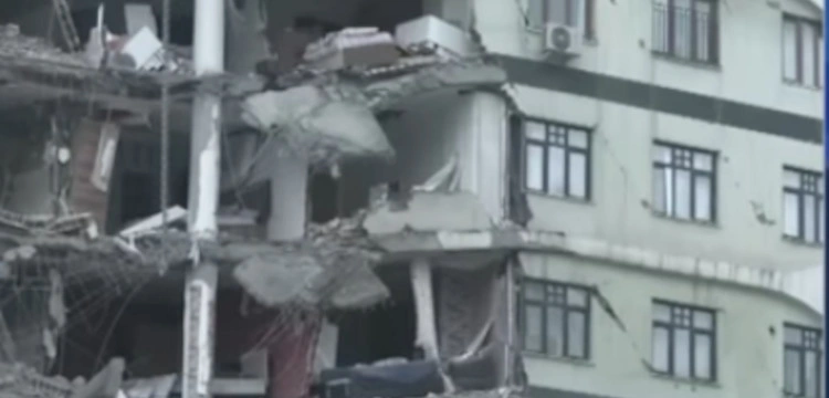 Ponad 100 wstrząsów wtórnych w Turcji. WHO: Liczba ofiar śmiertelnych może przekroczyć 20 tys.