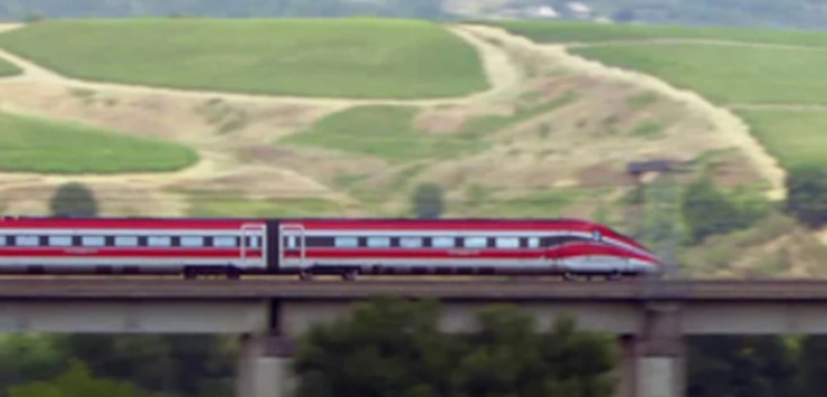 Narzekasz, że masz daleko do pracy? Ta kobieta dojeżdża codziennie ponad 1500 km!