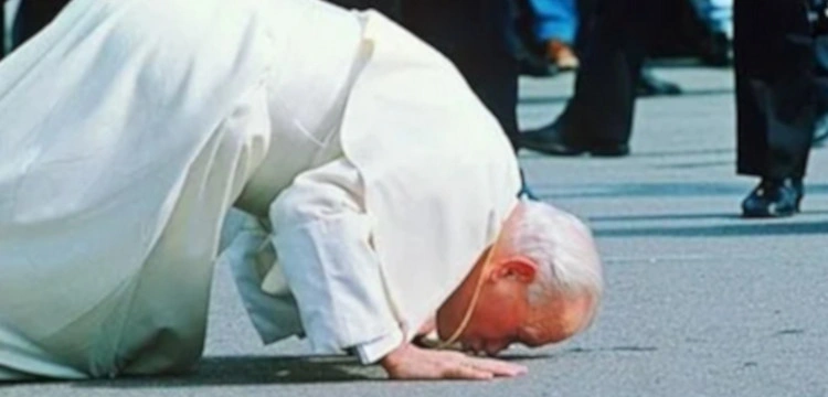 [ZOBACZ!] „Zanim stąd odejdę, proszę was…”. Przejmujące słowa św. Jana Pawła II o Ojczyźnie