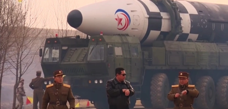 Korea Północna wystrzeliła kolejne pociski. Trafiły blisko wód terytorialnych Korei Południowej