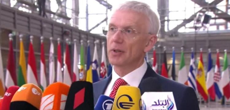 Premier Łotwy: Wykorzystać rosyjskie aktywa do odbudowy Ukrainy