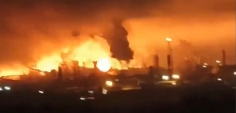 Ukraińskie uderzenie w kluczową rosyjską rafinerię