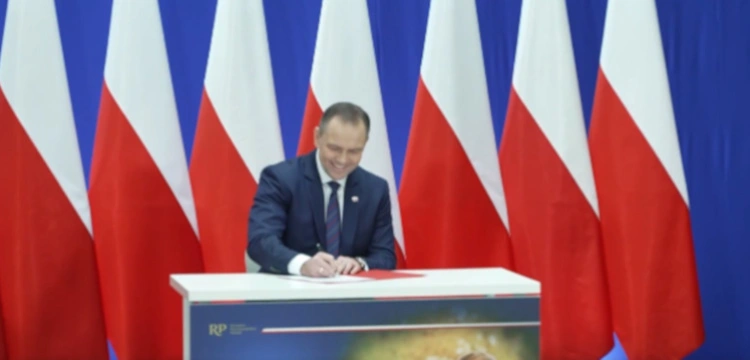 Prezydent Nawrocki podpisał projekt ustawy „Godna emerytura”